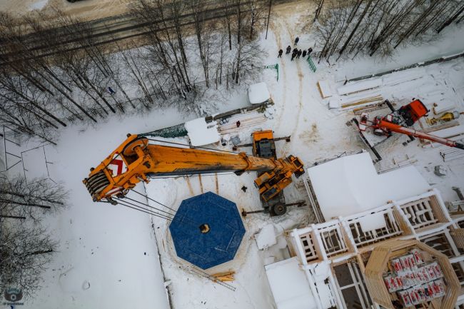 Установка шатра, купола и креста на Казанский храм в посёлке Ярега. Фотофакт
